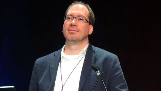 Timothy Henrich en su presentación en la CROI 2014. Fotografía de Liz Highleyman, hivandhepatitis.com. 